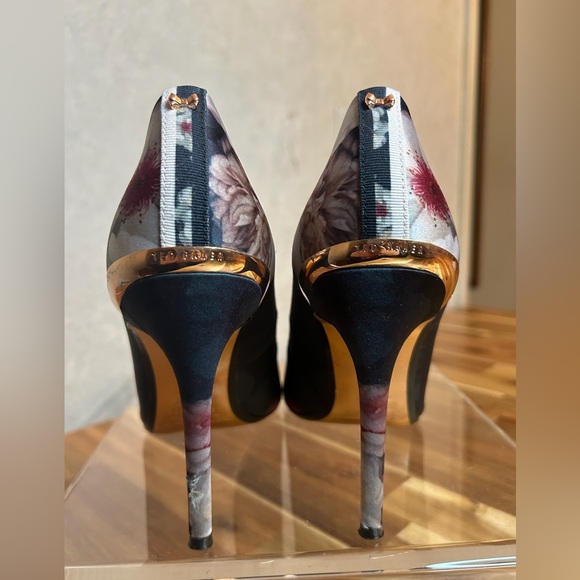 Ted Baker Kawaap Chelsea Navy Floral Metallic Accent Bow Detail Closed Toe Heel - Picture 5 of 8